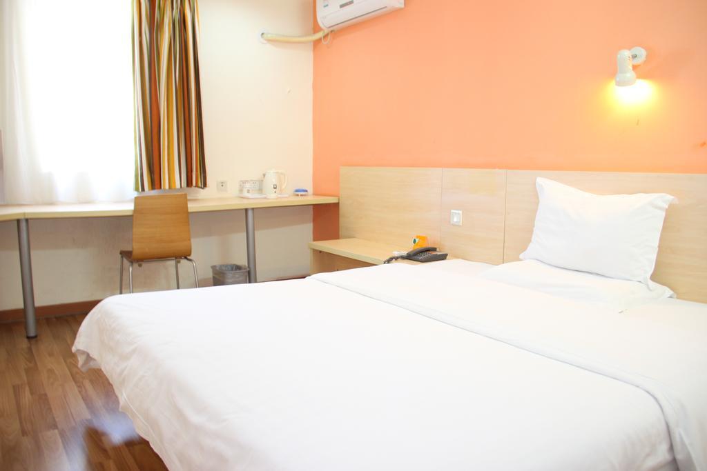 7Days Inn Guangzhou Gangding Longkou XI Road Exteriör bild