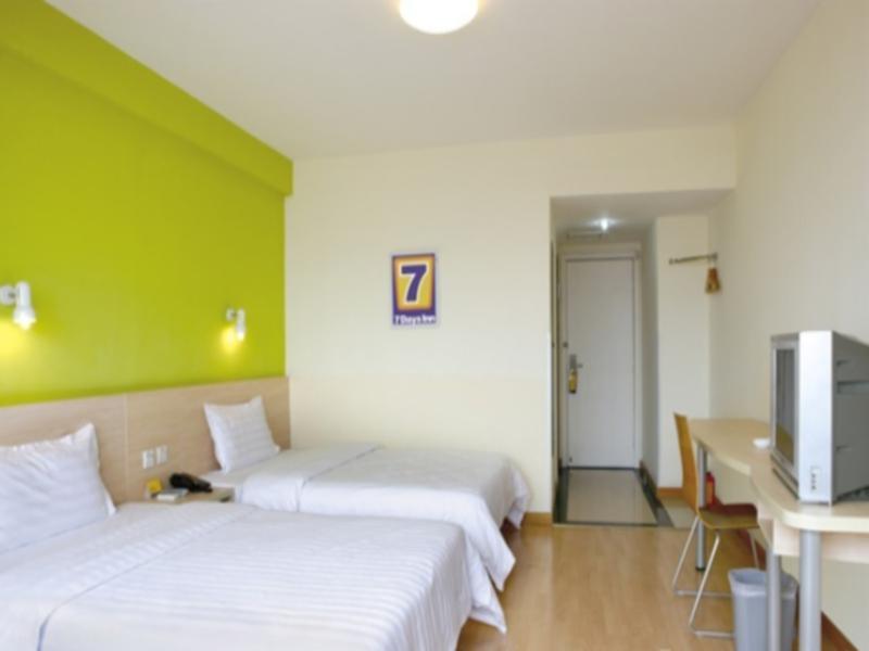 7Days Inn Guangzhou Gangding Longkou XI Road Exteriör bild